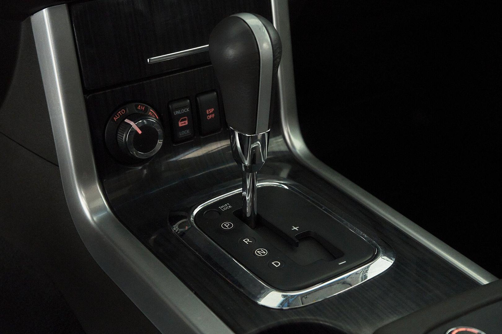 Nissan Pathfinder 2012, черный