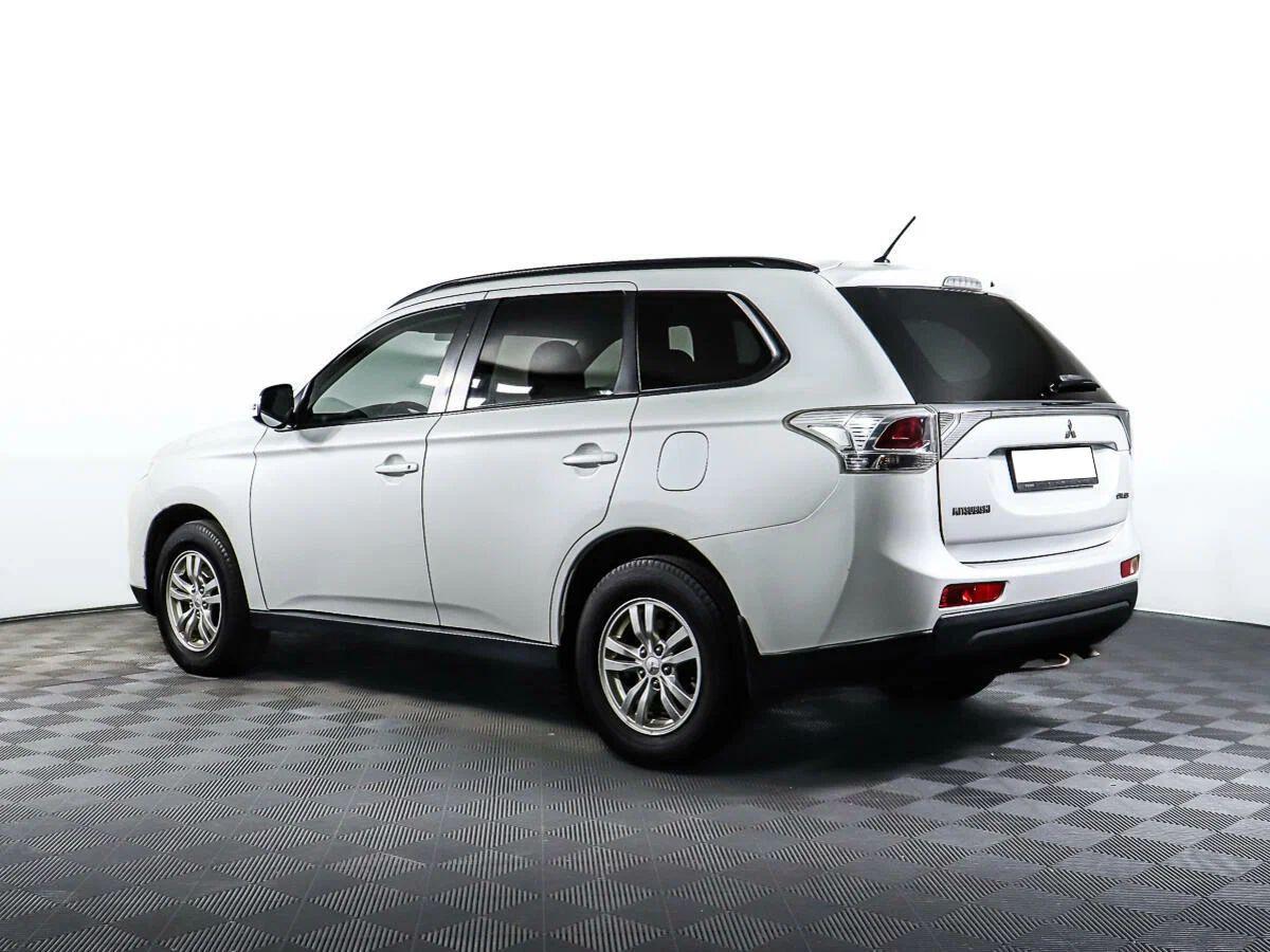 Mitsubishi Outlander 2013, белый