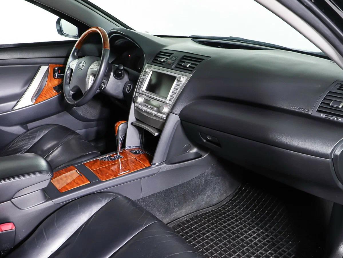 Toyota Camry 2011, черный
