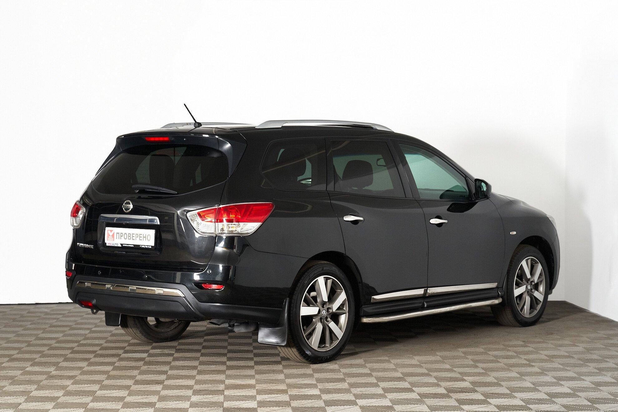 Nissan Pathfinder 2015, черный