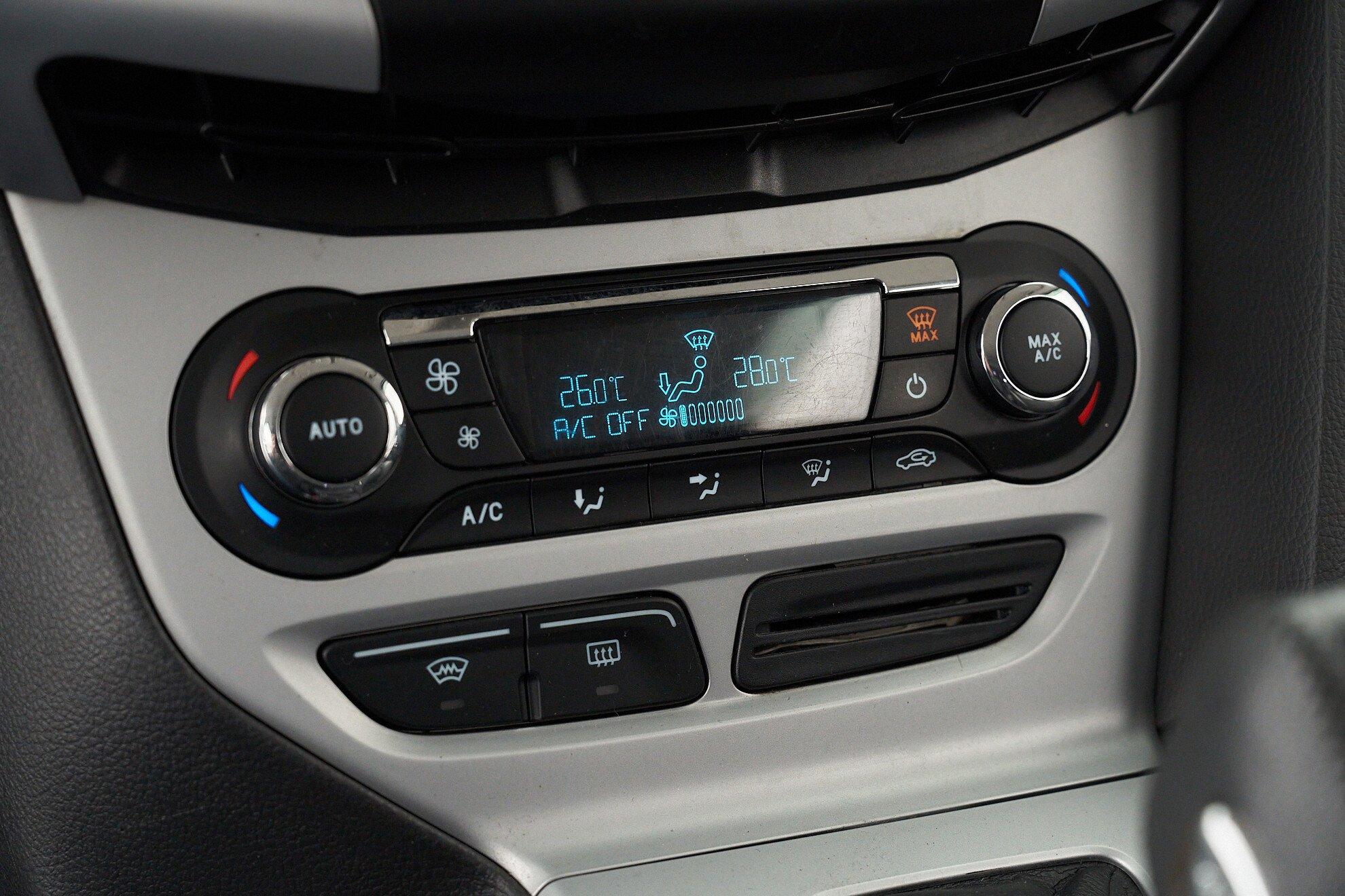 Ford Focus 2014, белый