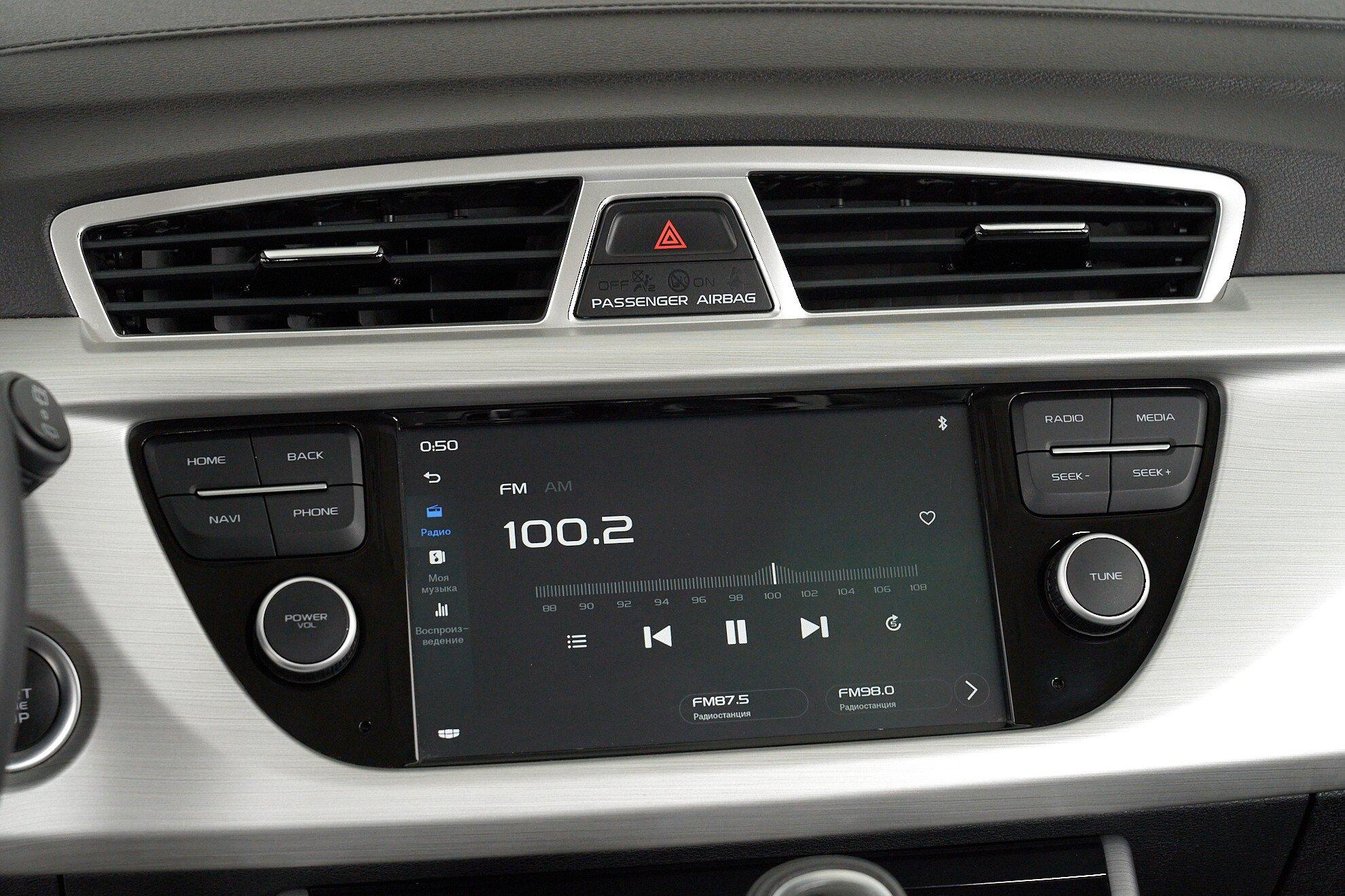 Geely Atlas 2019, бежевый