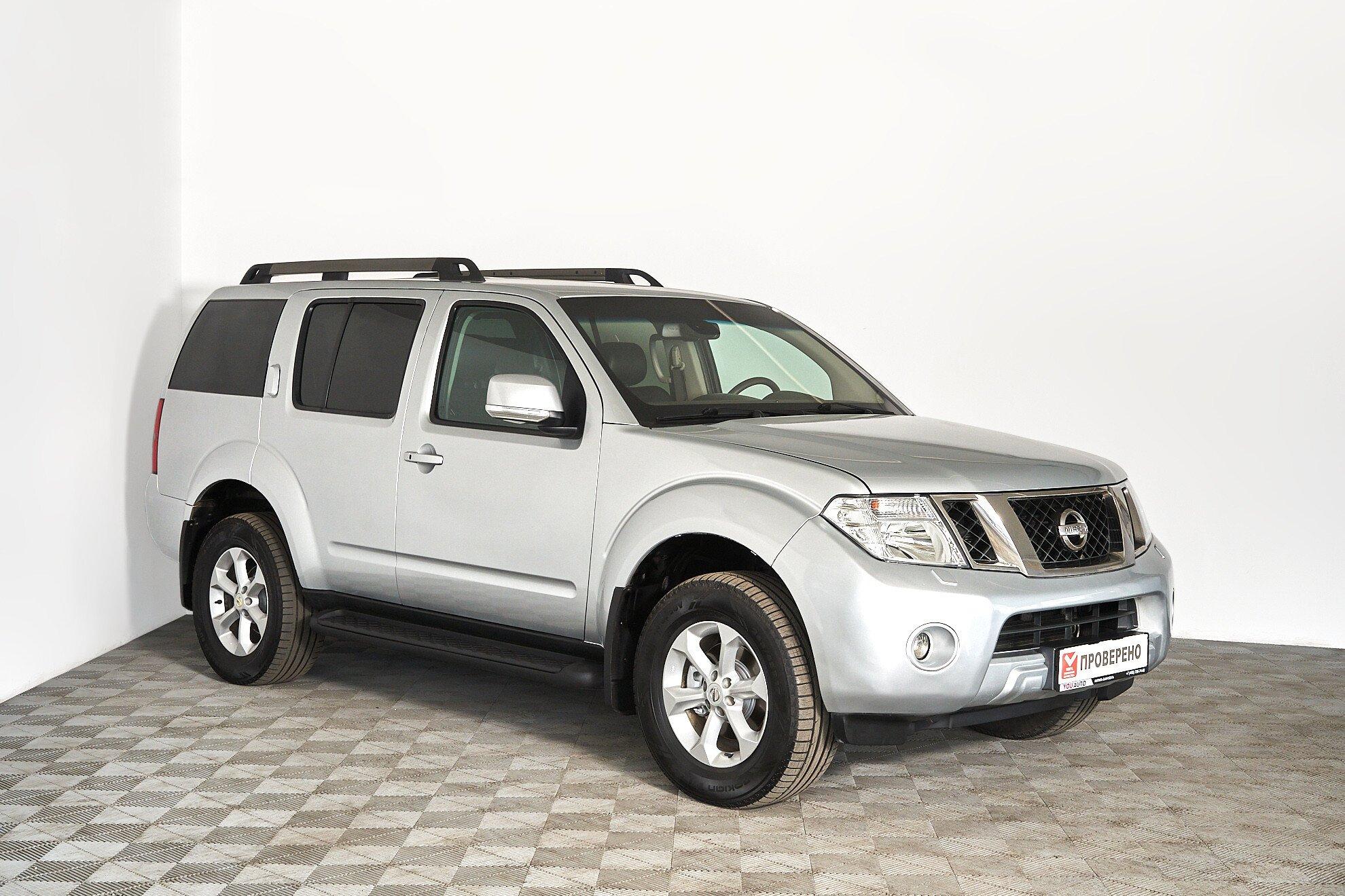 Nissan Pathfinder 2011, серебряный