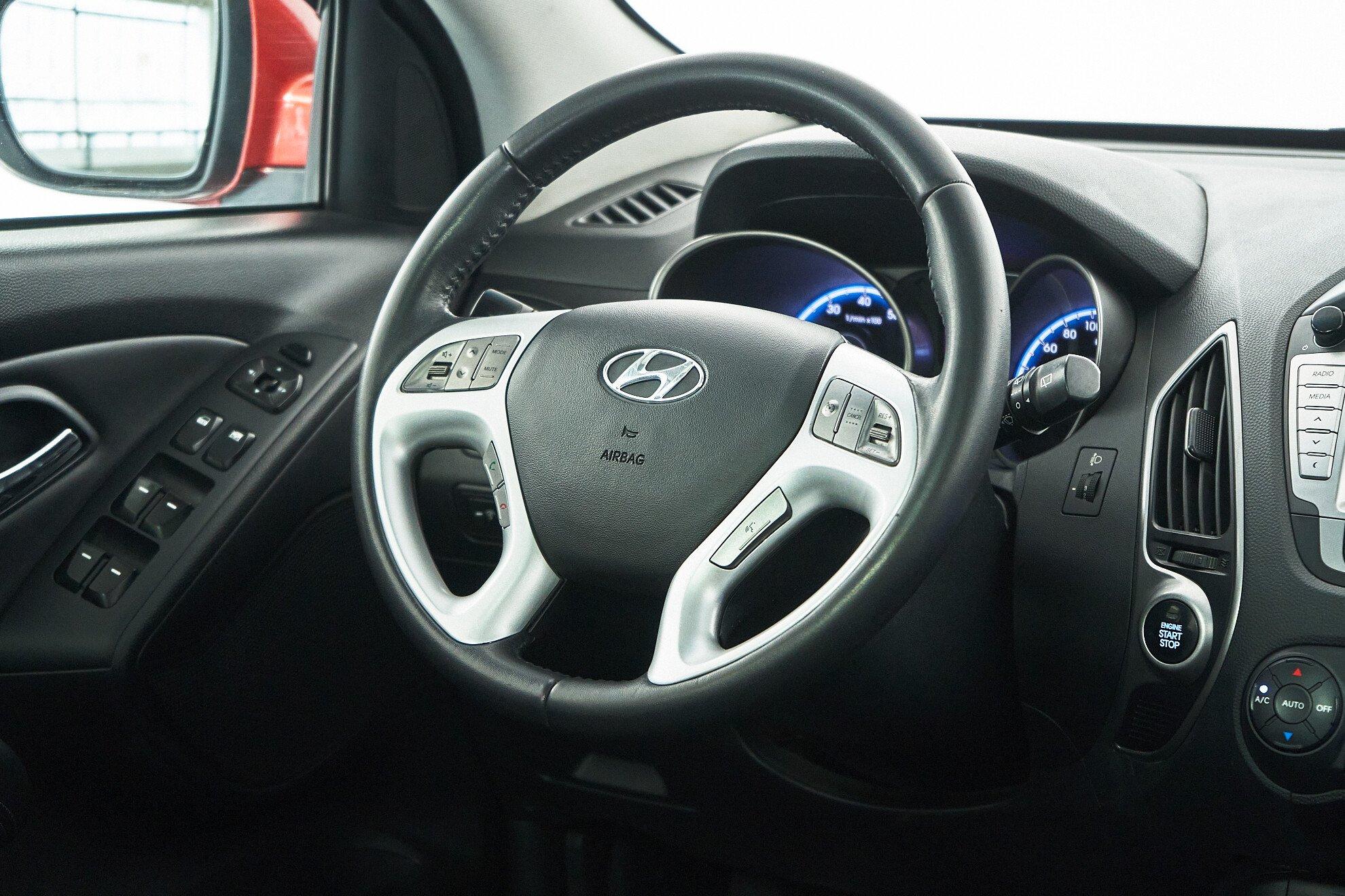 Hyundai ix35 2010, красный