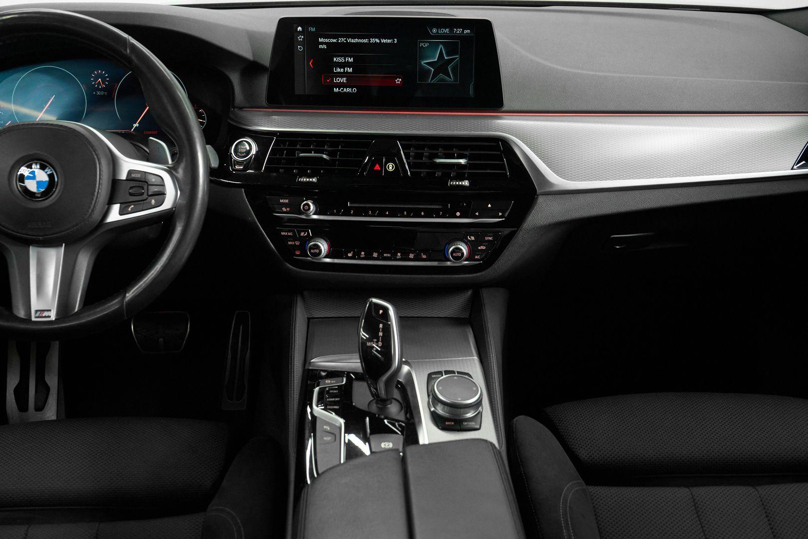 BMW 5 серии 2020, серый