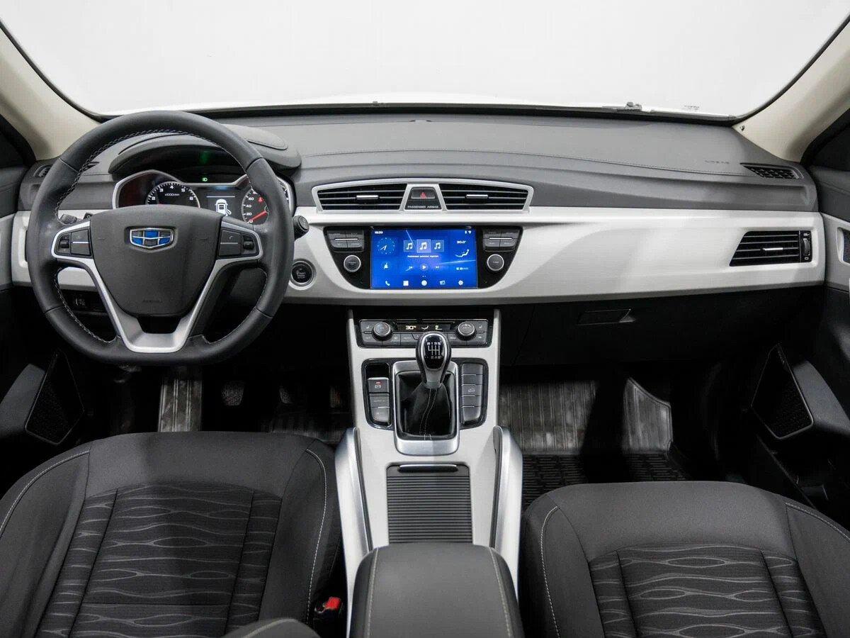 Geely Atlas 2020, белый