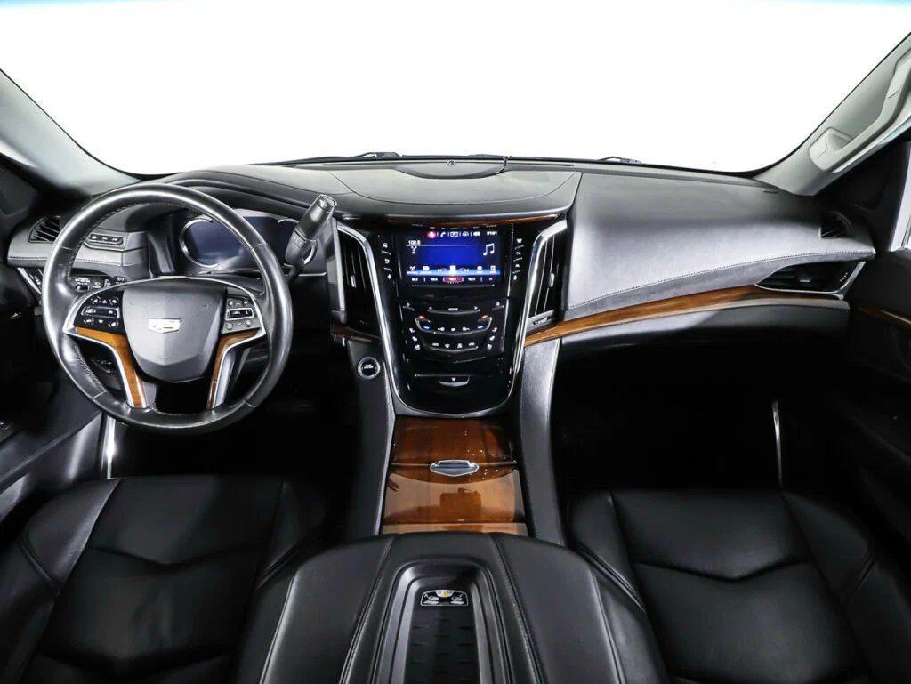 Cadillac Escalade 2018, серый