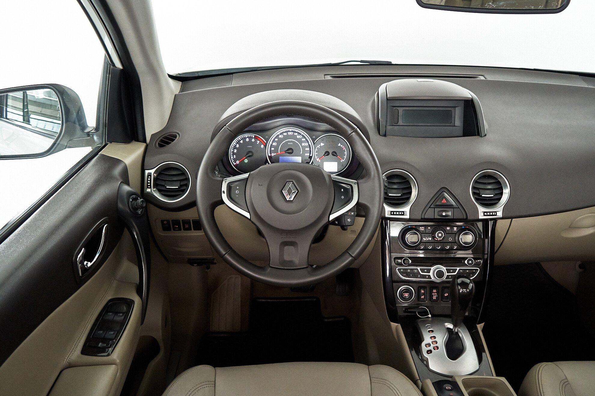 Renault Koleos 2012, белый