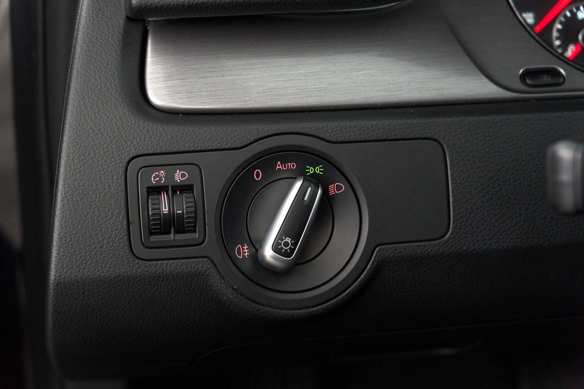 Volkswagen Passat 2011, черный