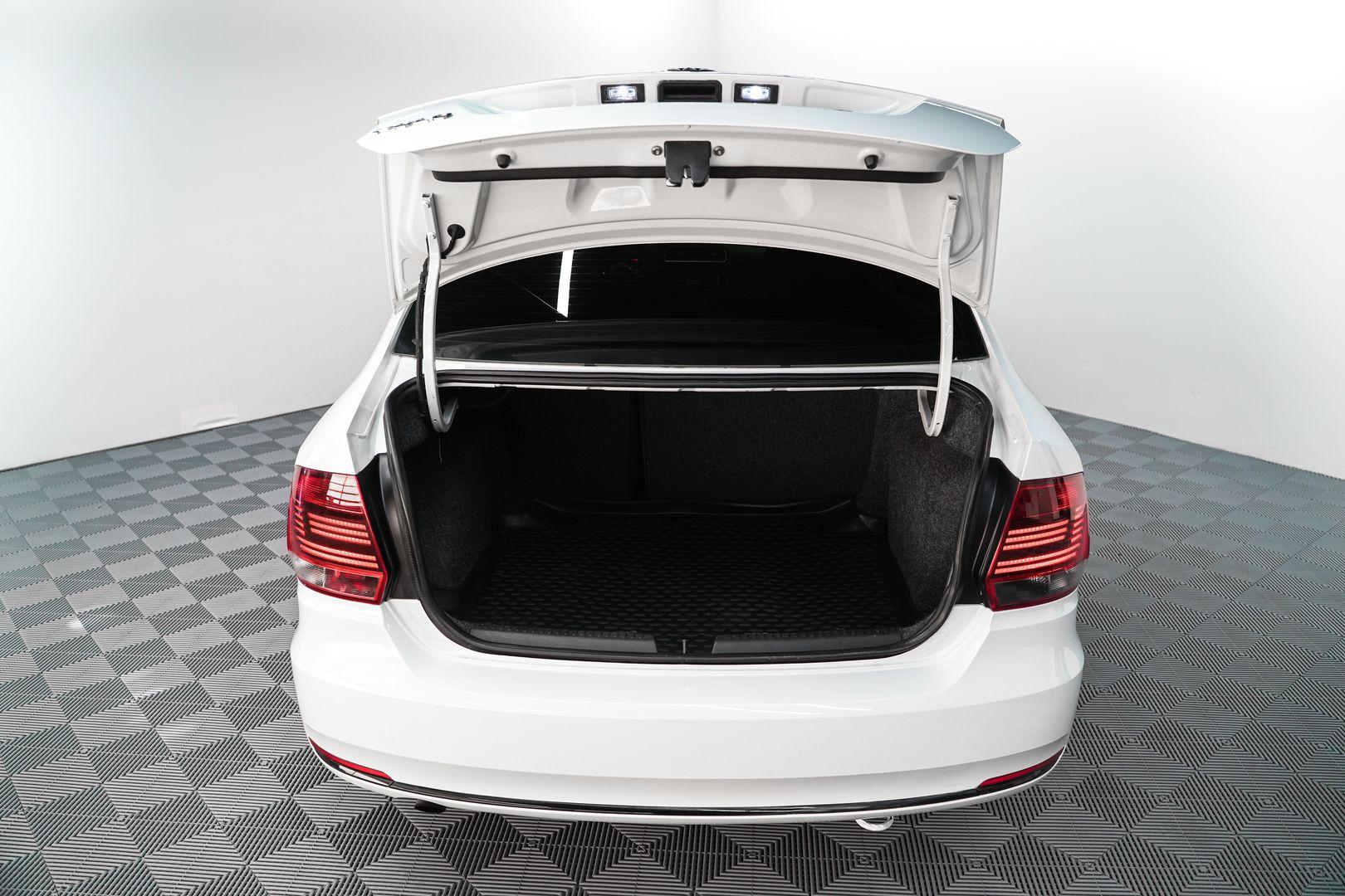 Volkswagen Polo 2017, белый