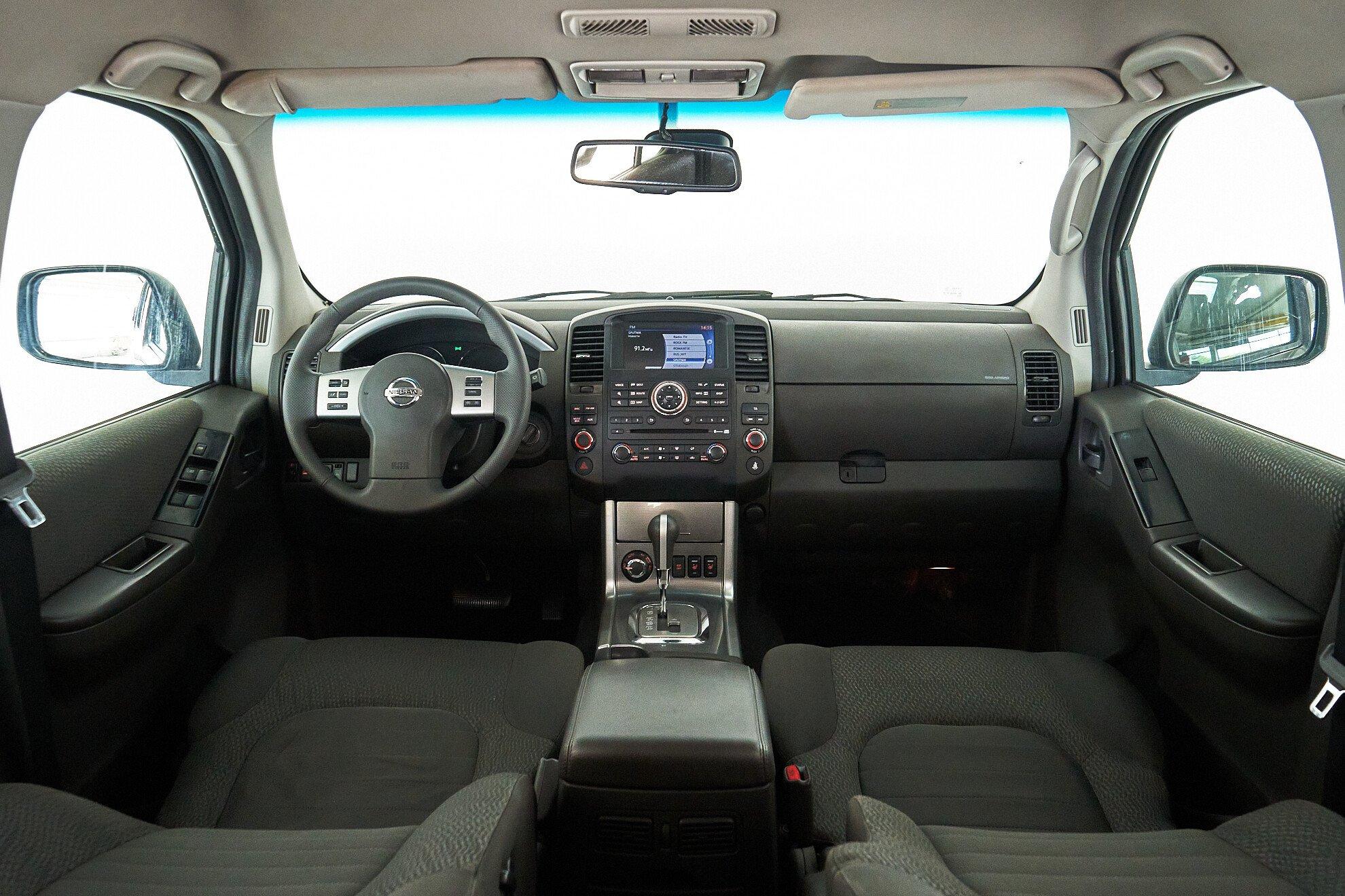 Nissan Pathfinder 2011, черный