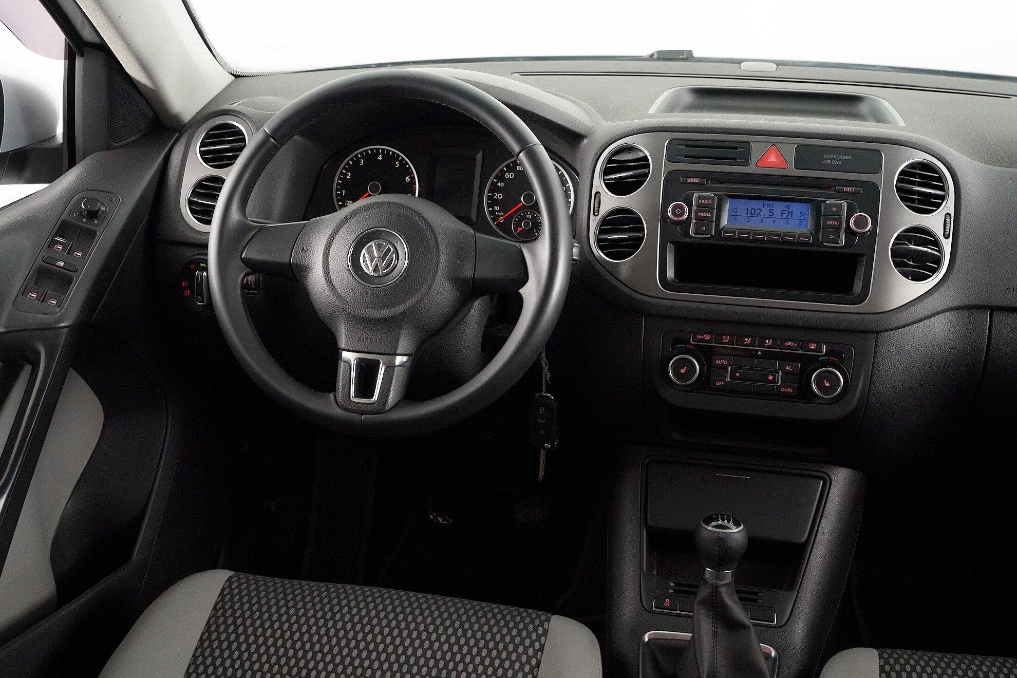 Volkswagen Tiguan 2011, серебряный