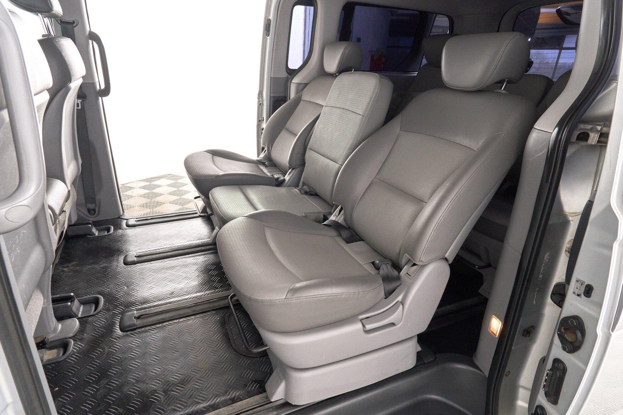 Hyundai Grand Starex 2010, серый