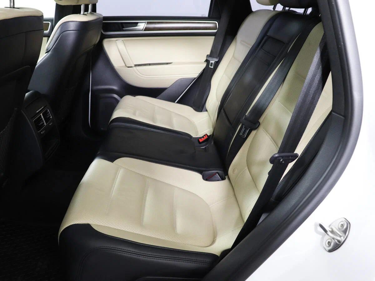 Volkswagen Touareg 2017, белый