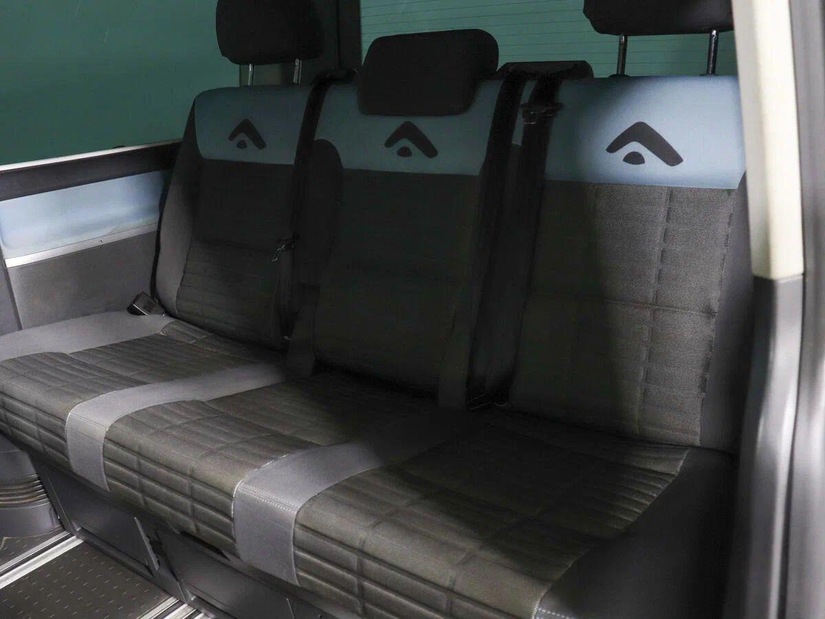 Volkswagen Multivan 2009, серебряный