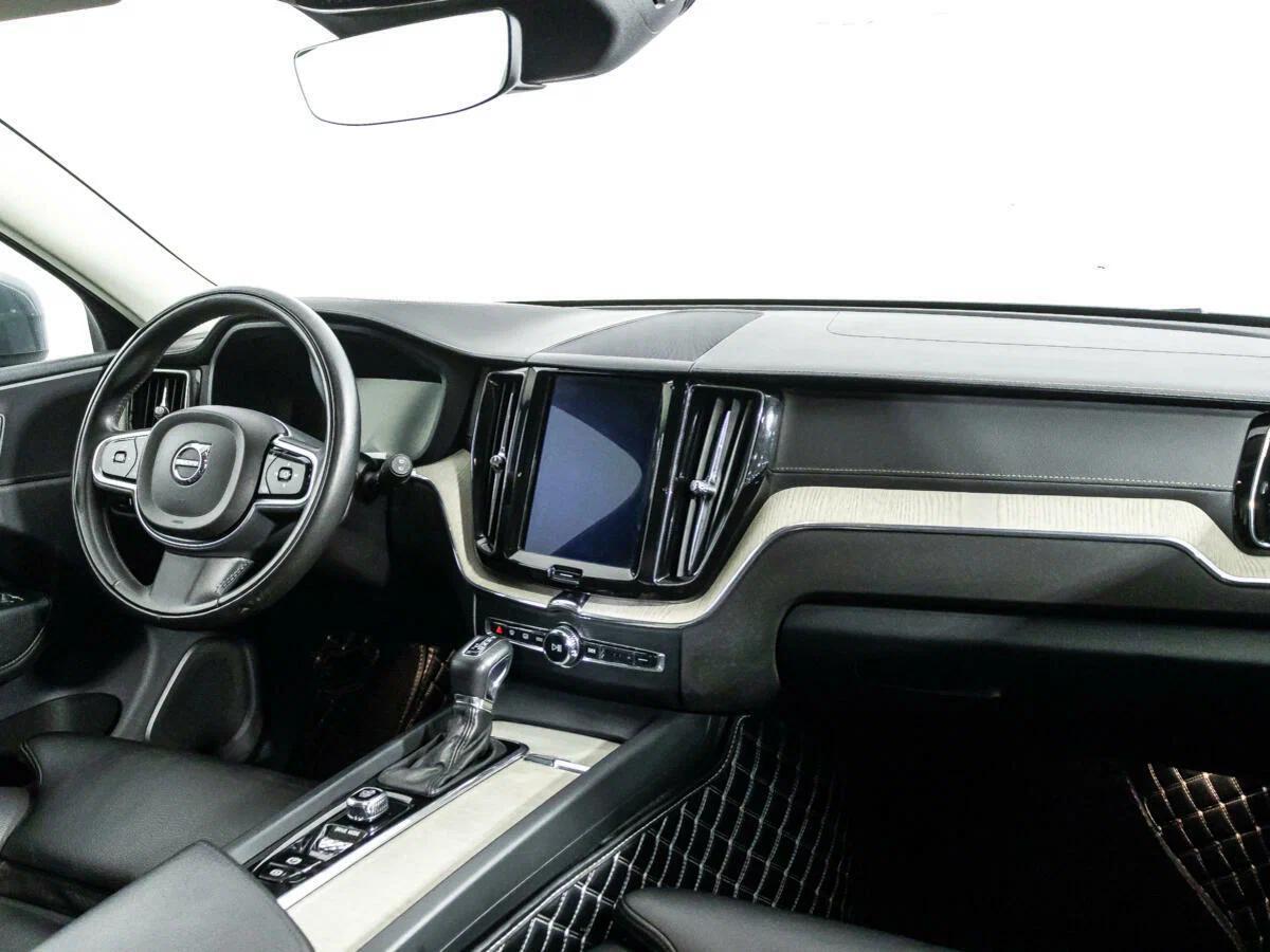 Volvo XC60 2019, серый