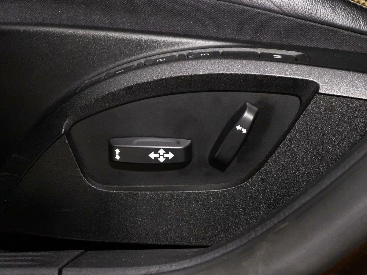 Volvo V40 2019, коричневый