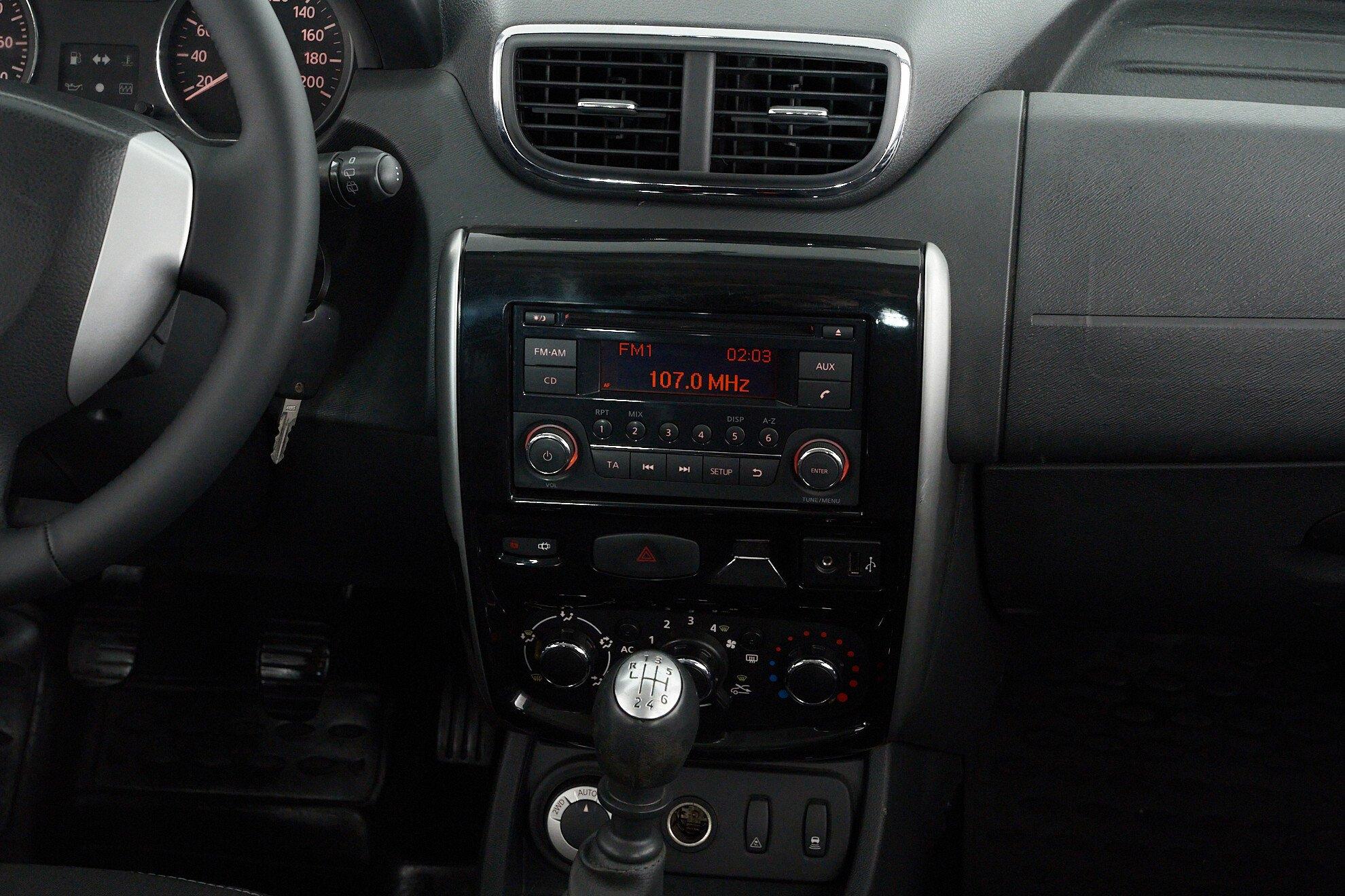 Nissan Terrano 2014, синий