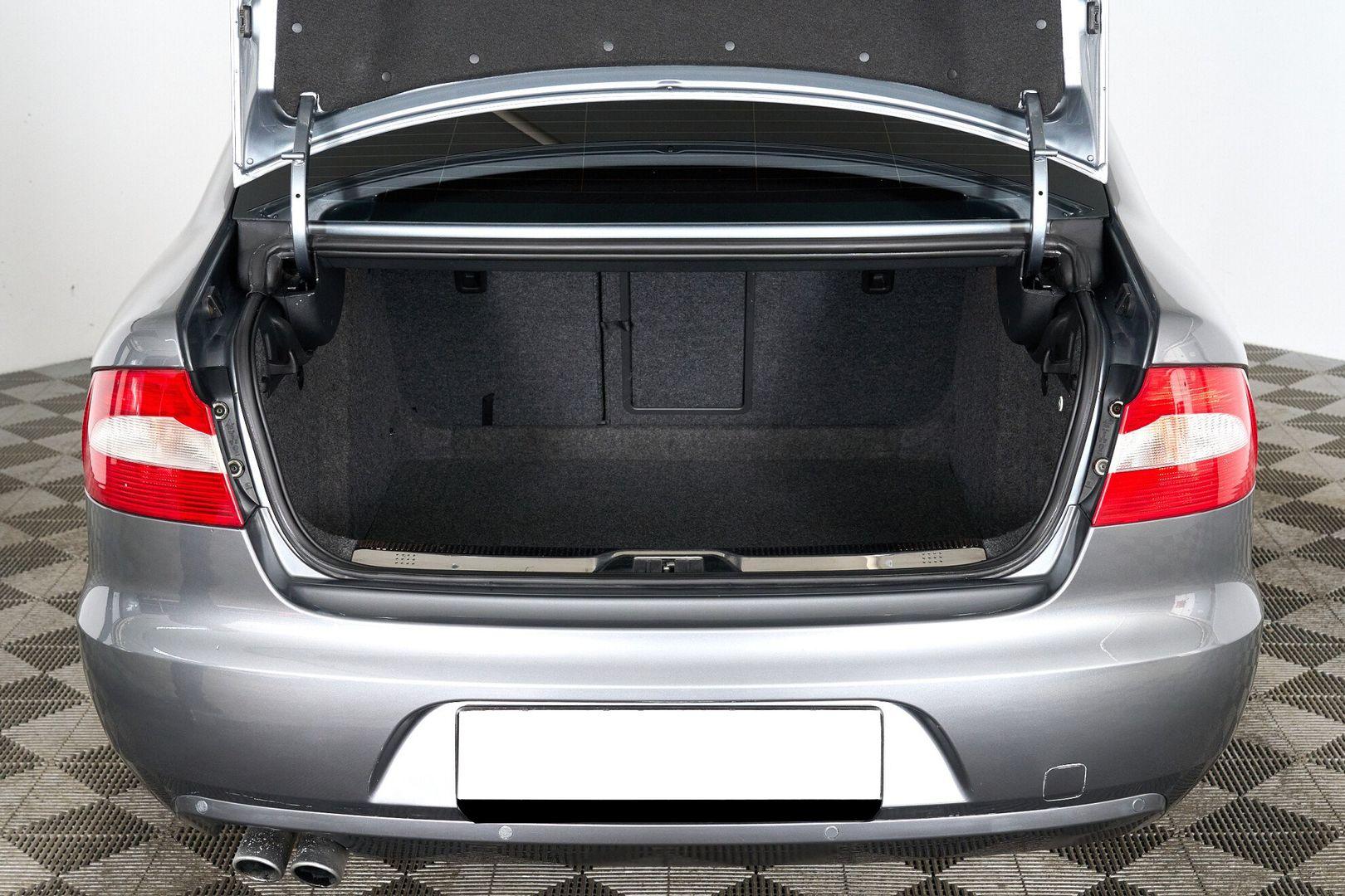 Skoda Superb 2011, серый