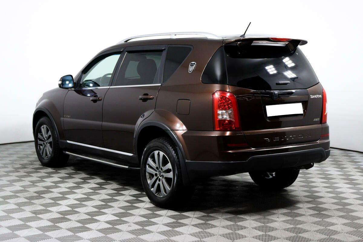 SsangYong Rexton 2015, коричневый