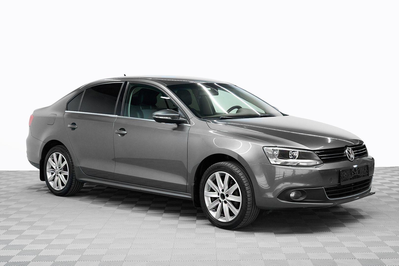 Volkswagen Jetta 2014, серый