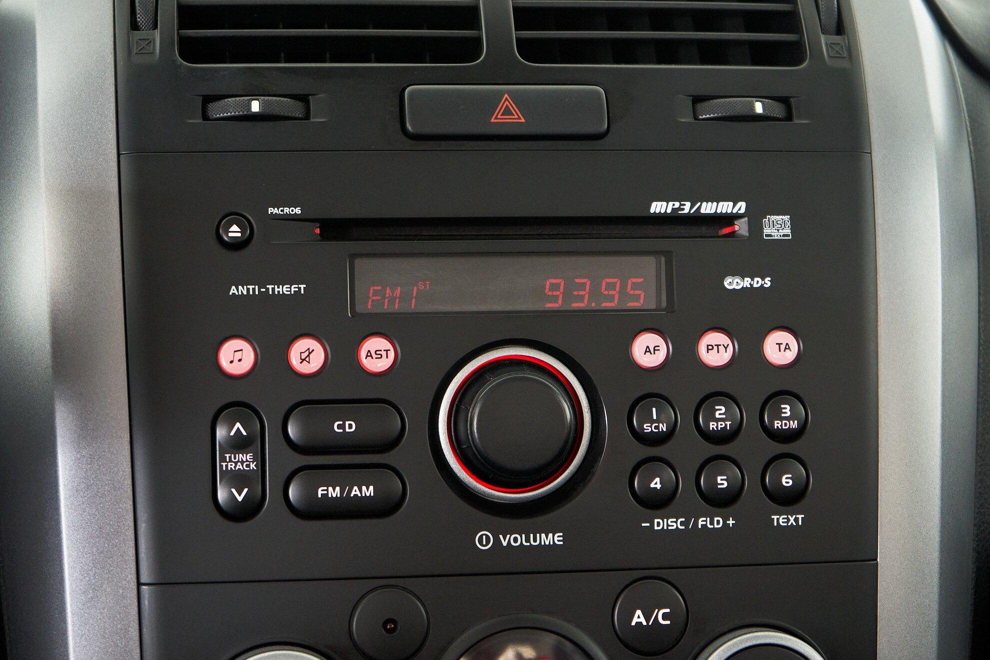 Suzuki Grand Vitara 2011, черный