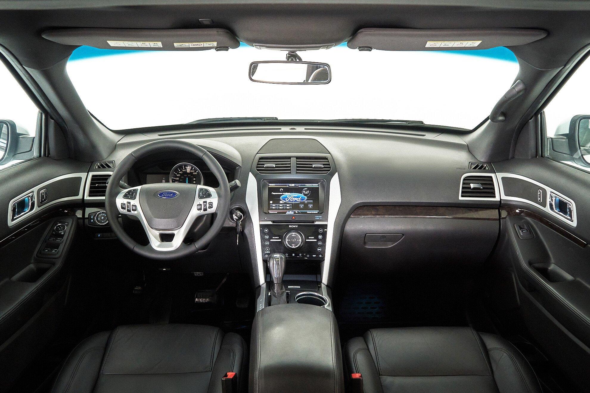Ford Explorer 2014, белый