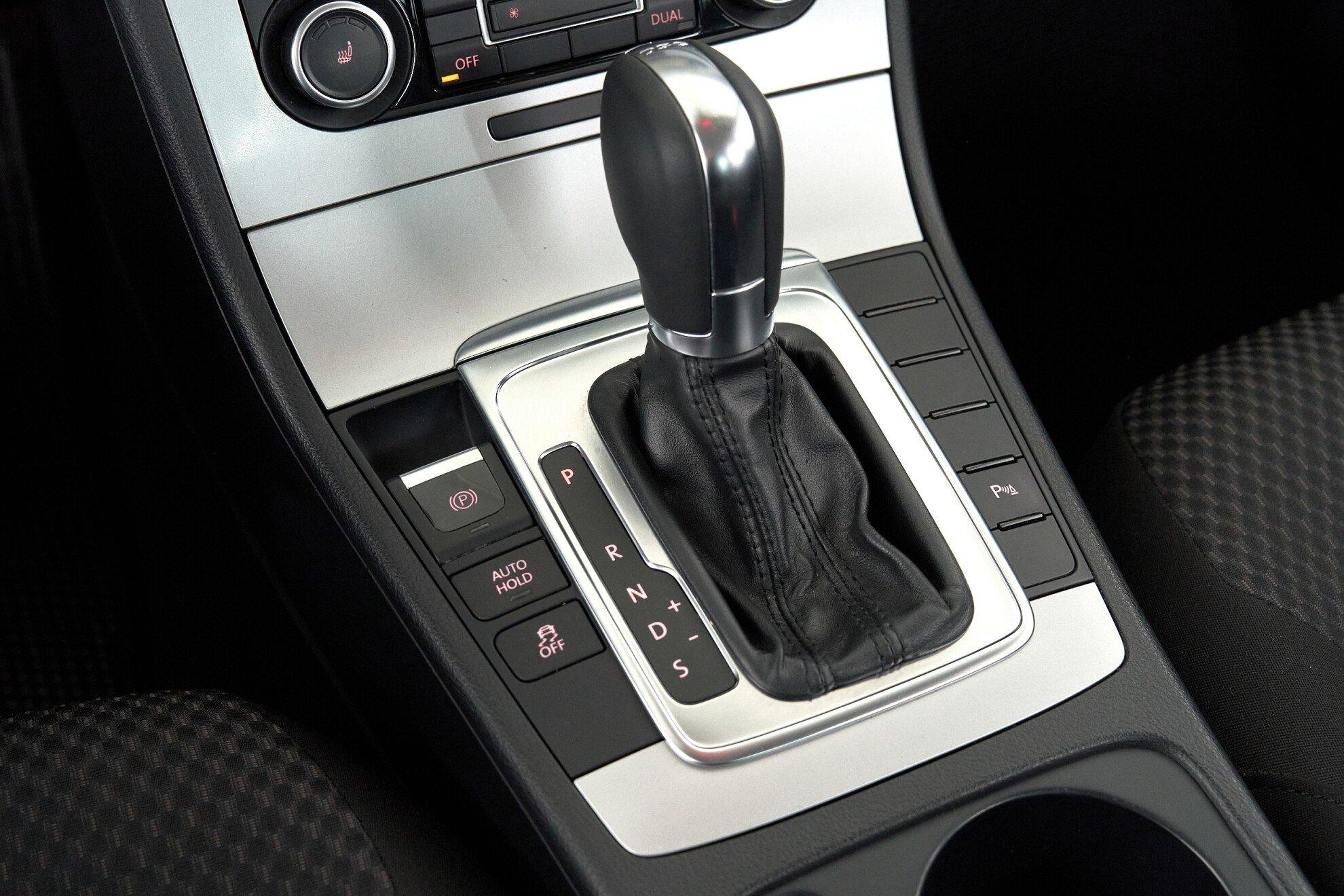 Volkswagen Passat 2011, синий