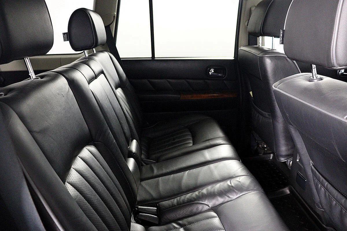Nissan Patrol 2009, серебряный