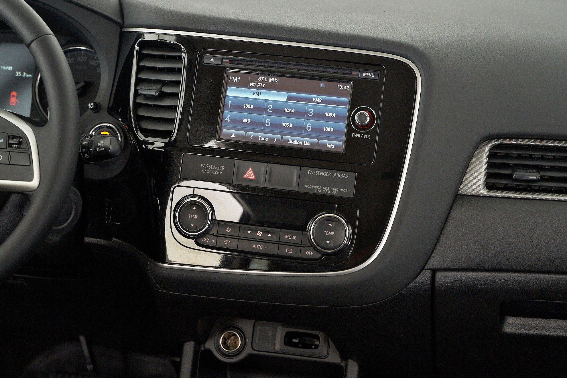 Mitsubishi Outlander 2012, черный