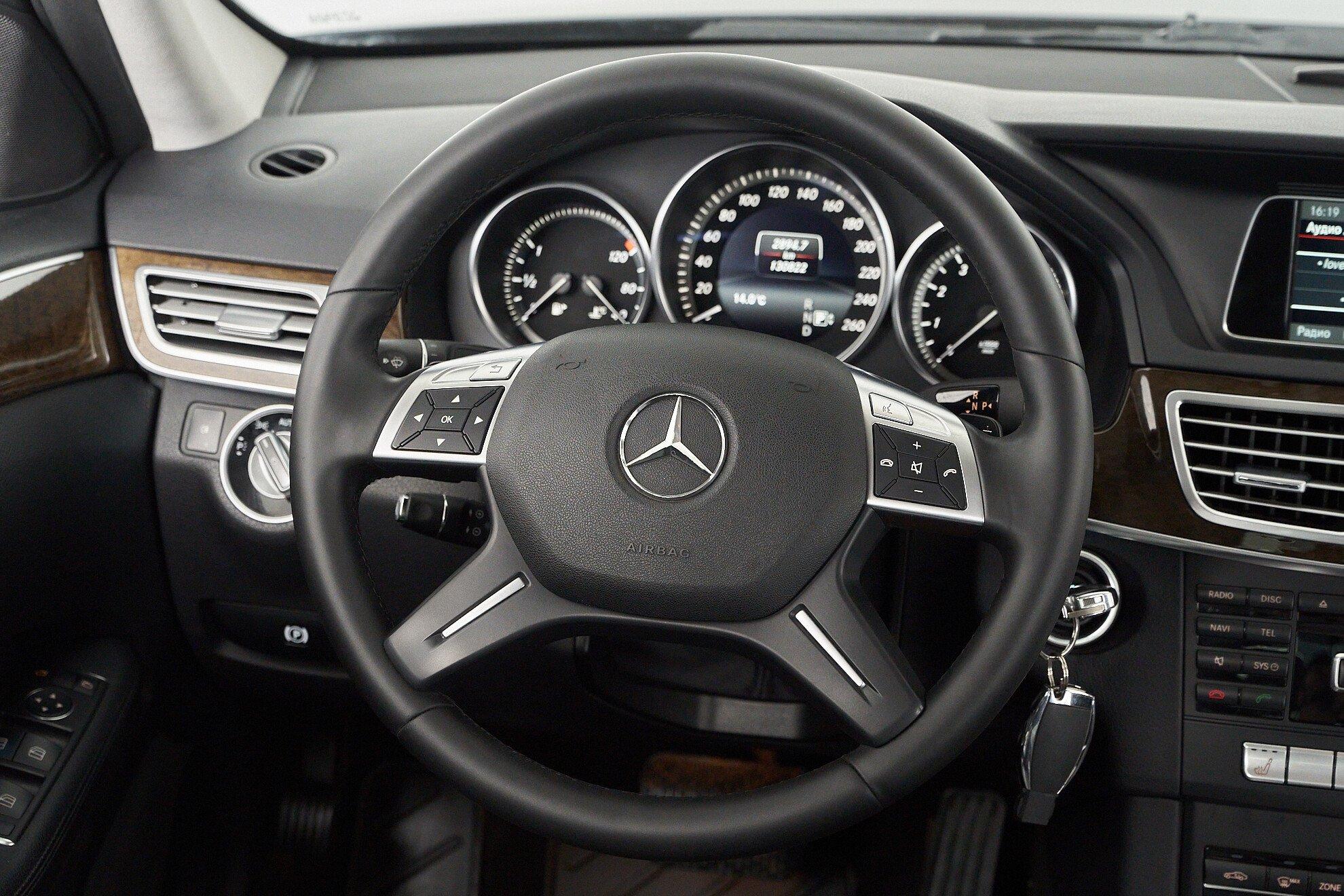 Mercedes-Benz E-Класс 2013, черный
