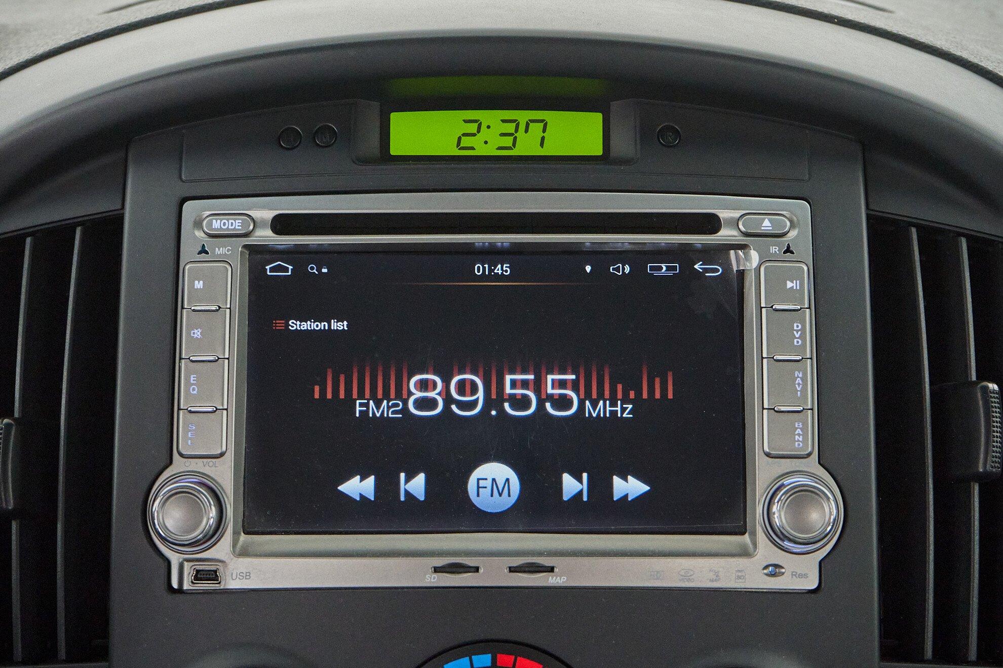 Hyundai Grand Starex 2010, серебряный
