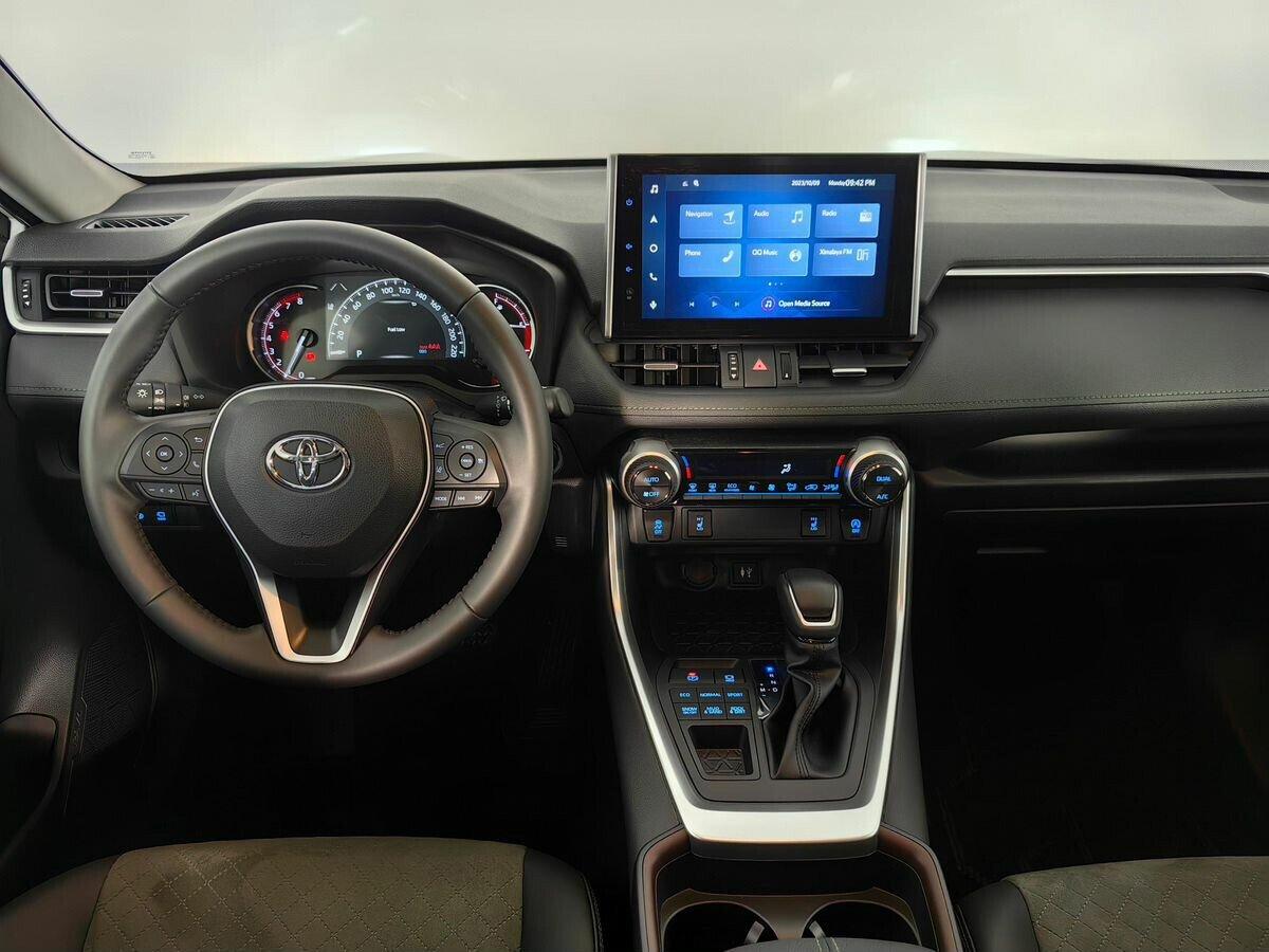 Toyota RAV4 2022, белый