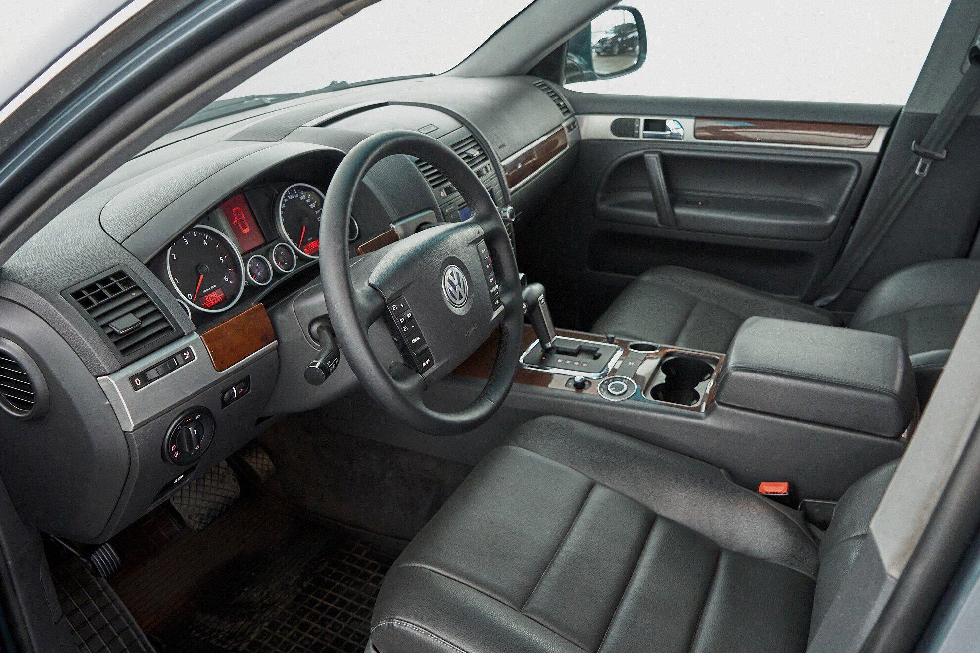 Volkswagen Touareg 2009, серый