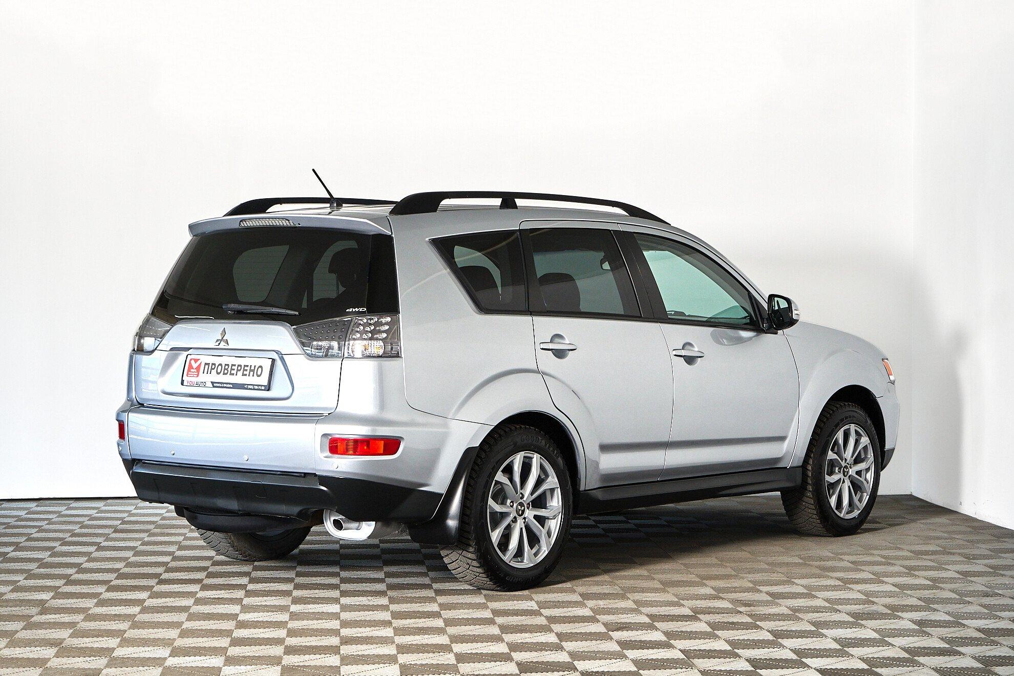 Mitsubishi Outlander 2010, серебряный