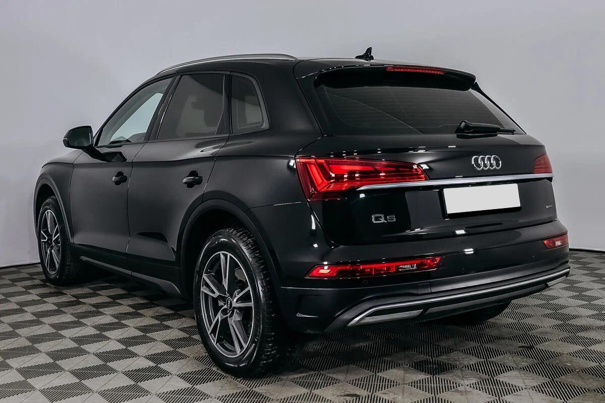 Audi Q5 2022, черный