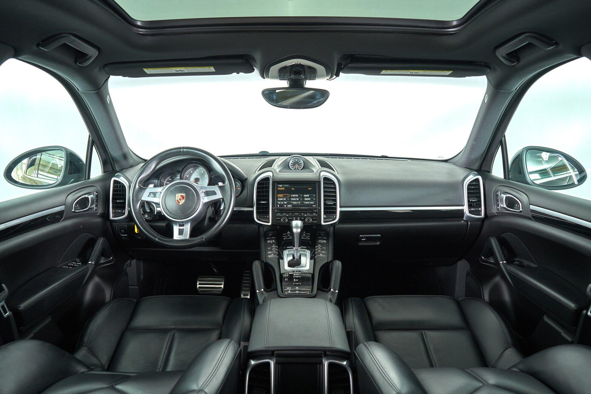 Porsche Cayenne 2012, черный
