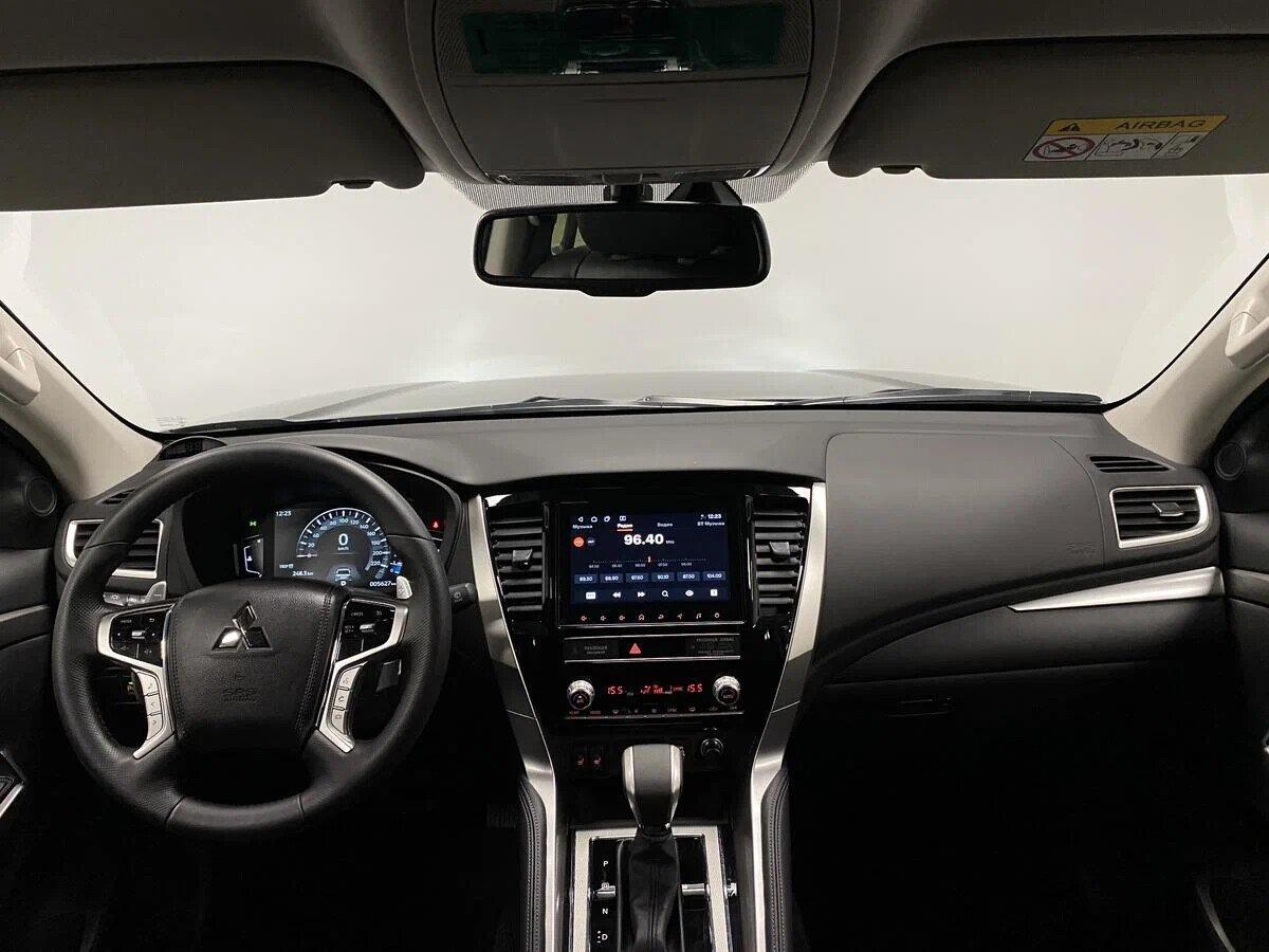 Mitsubishi Pajero Sport 2021, серый