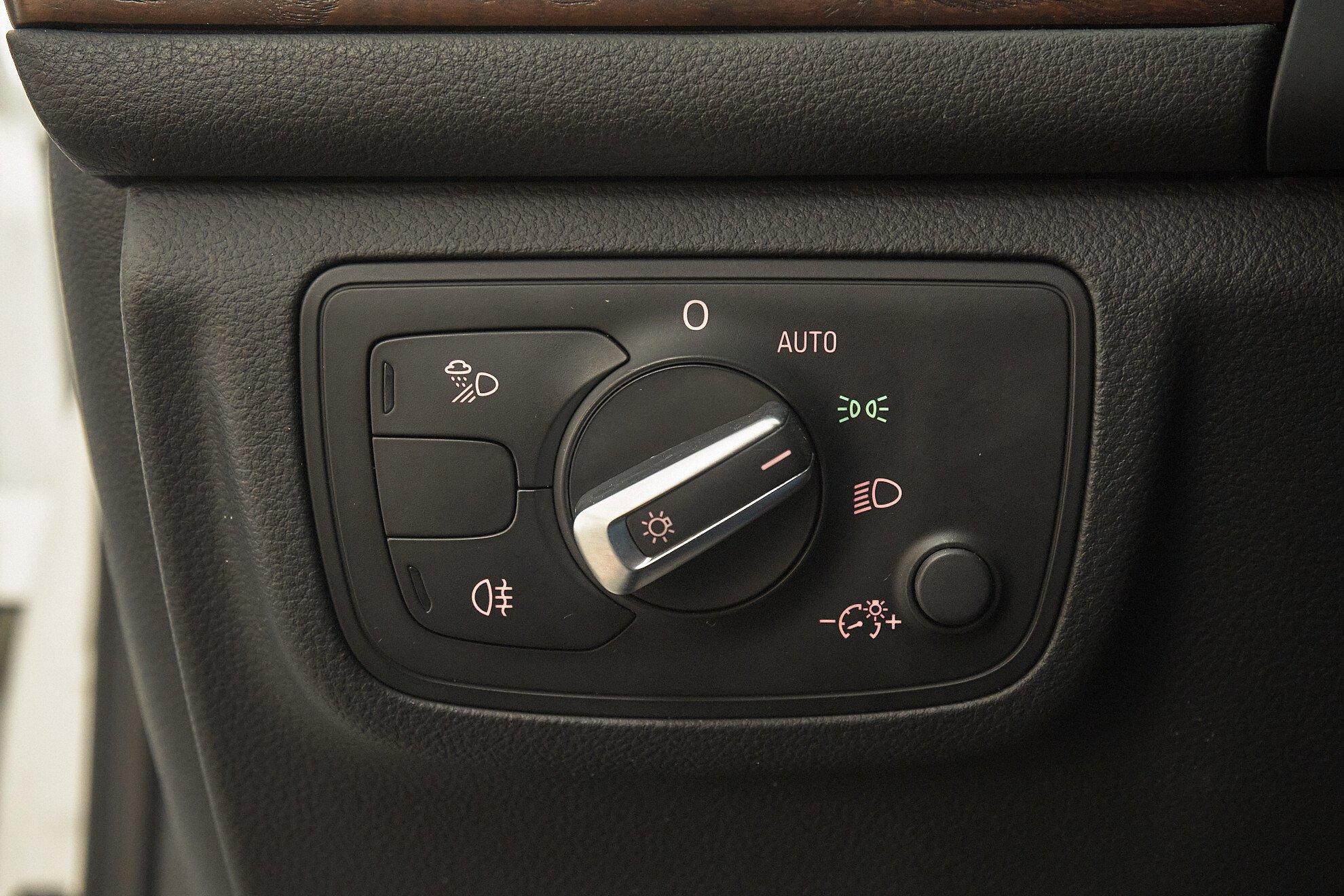 Audi A6 2011, белый
