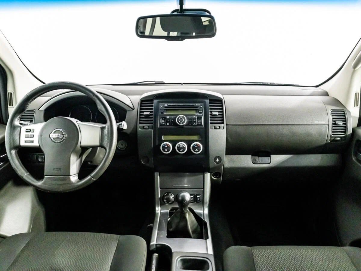 Nissan Pathfinder 2011, черный