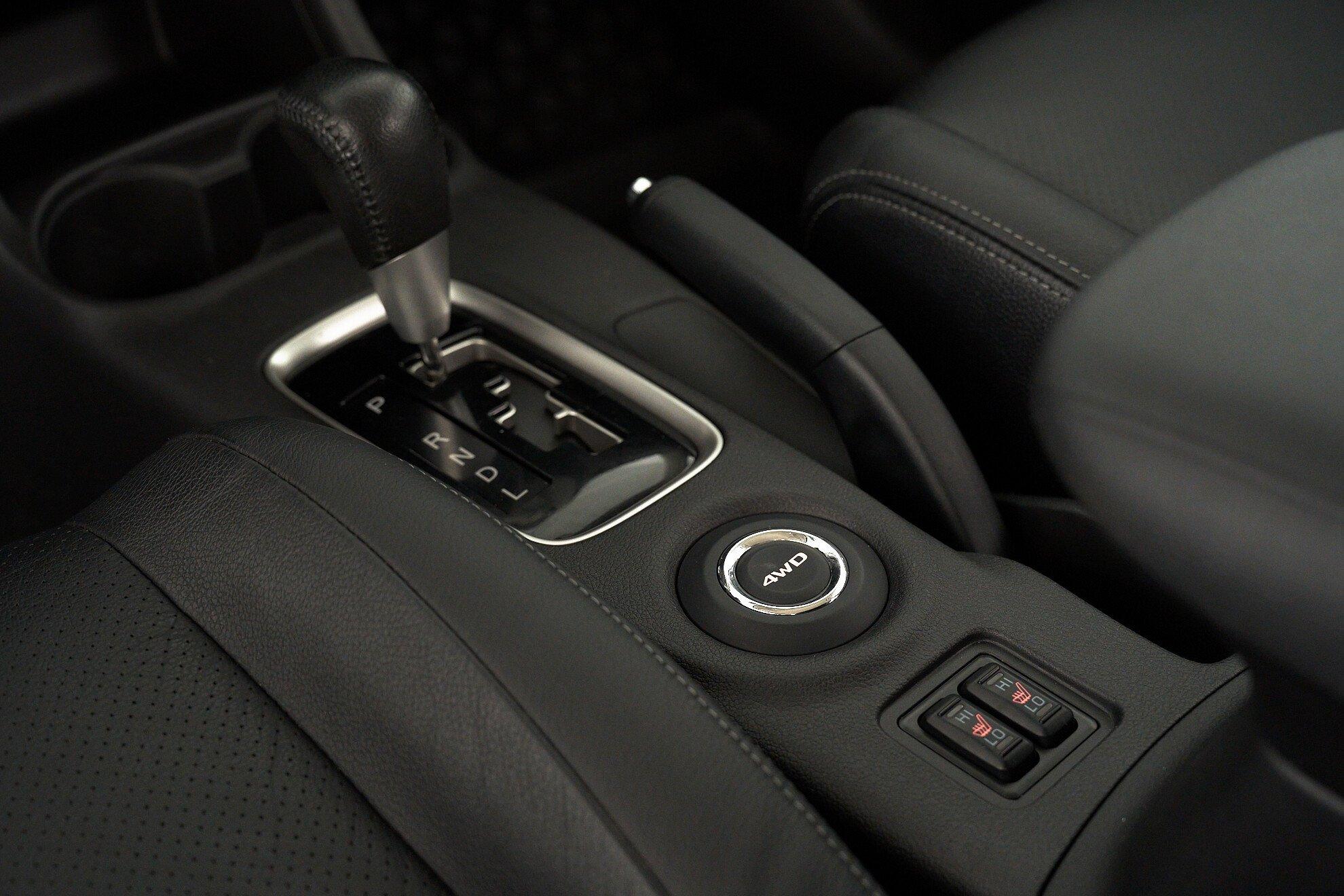 Mitsubishi Outlander 2012, черный