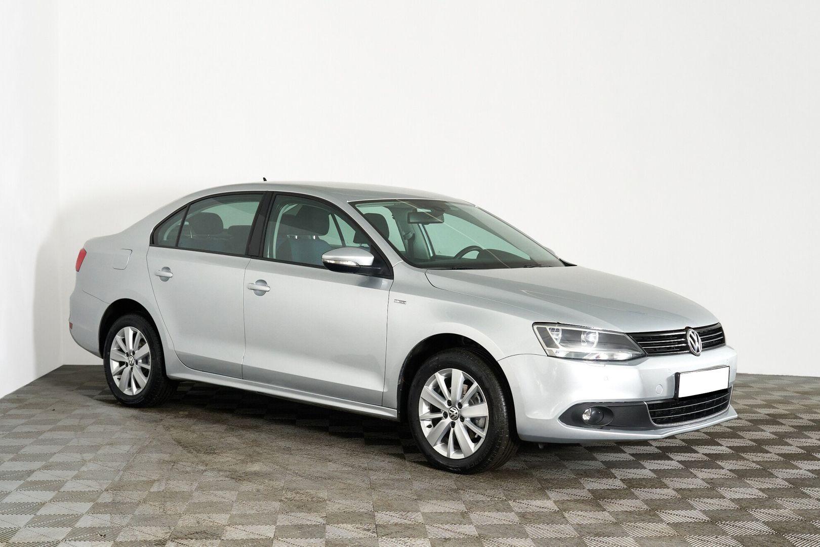 Volkswagen Jetta 2013, серебряный
