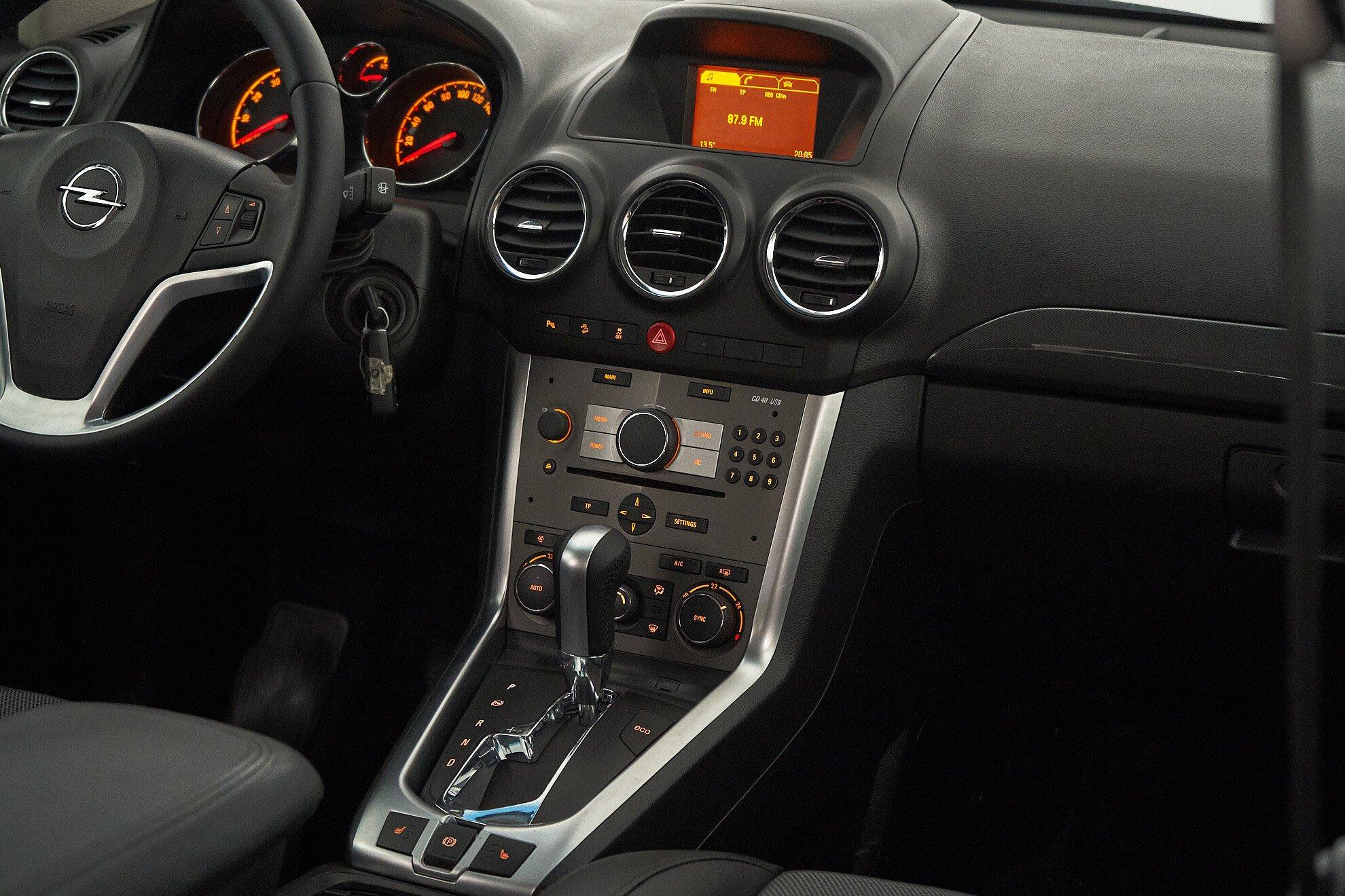 Opel Antara 2014, черный