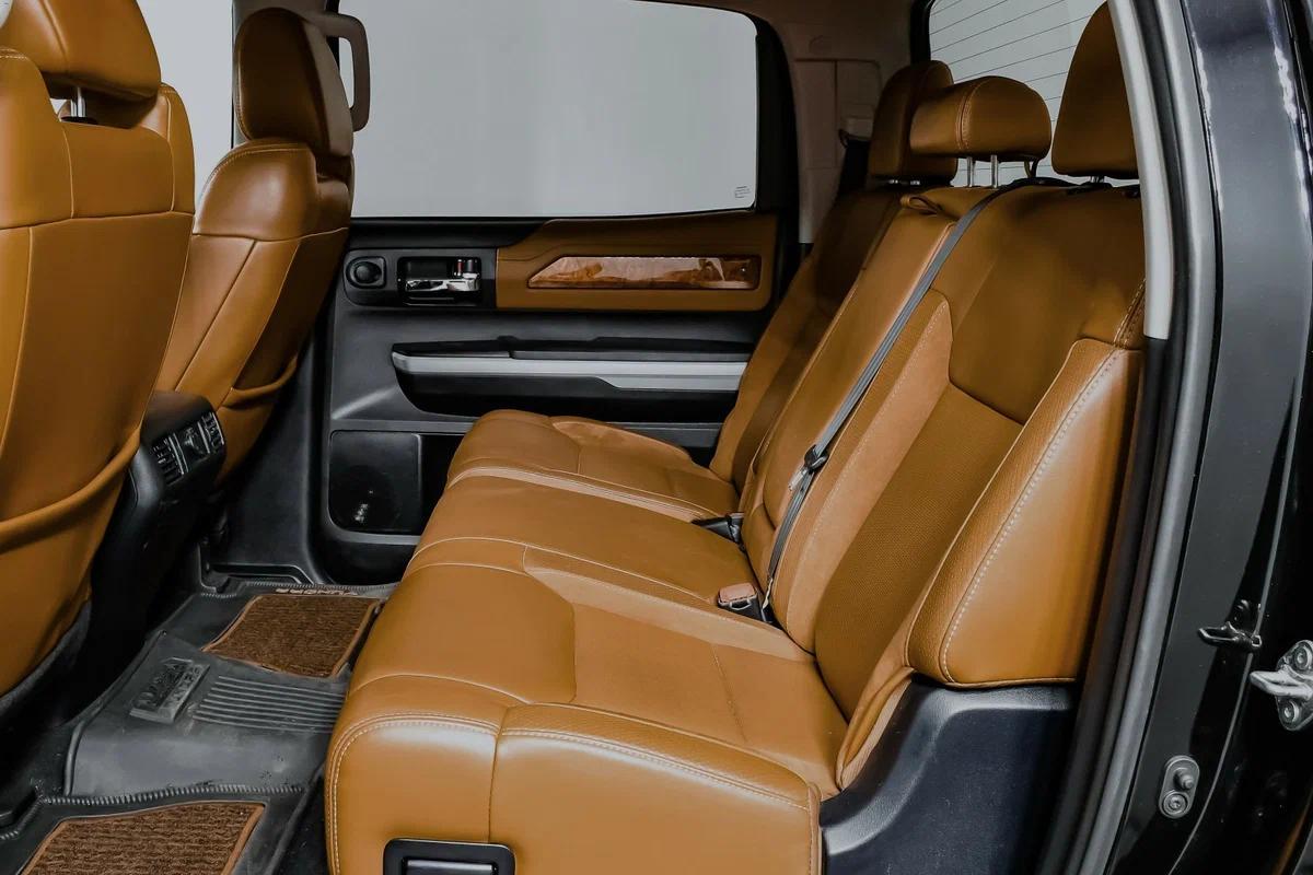 Toyota Tundra 2021, черный