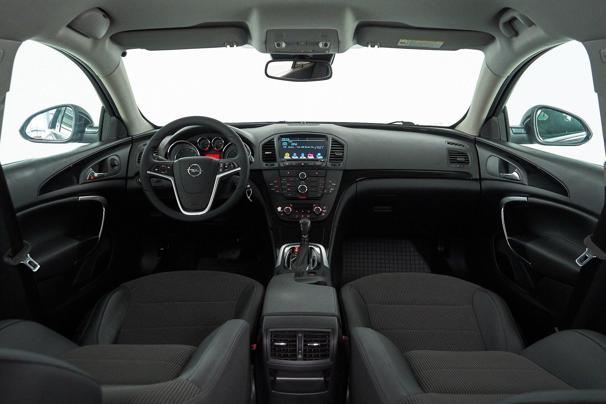 Opel Insignia 2011, черный