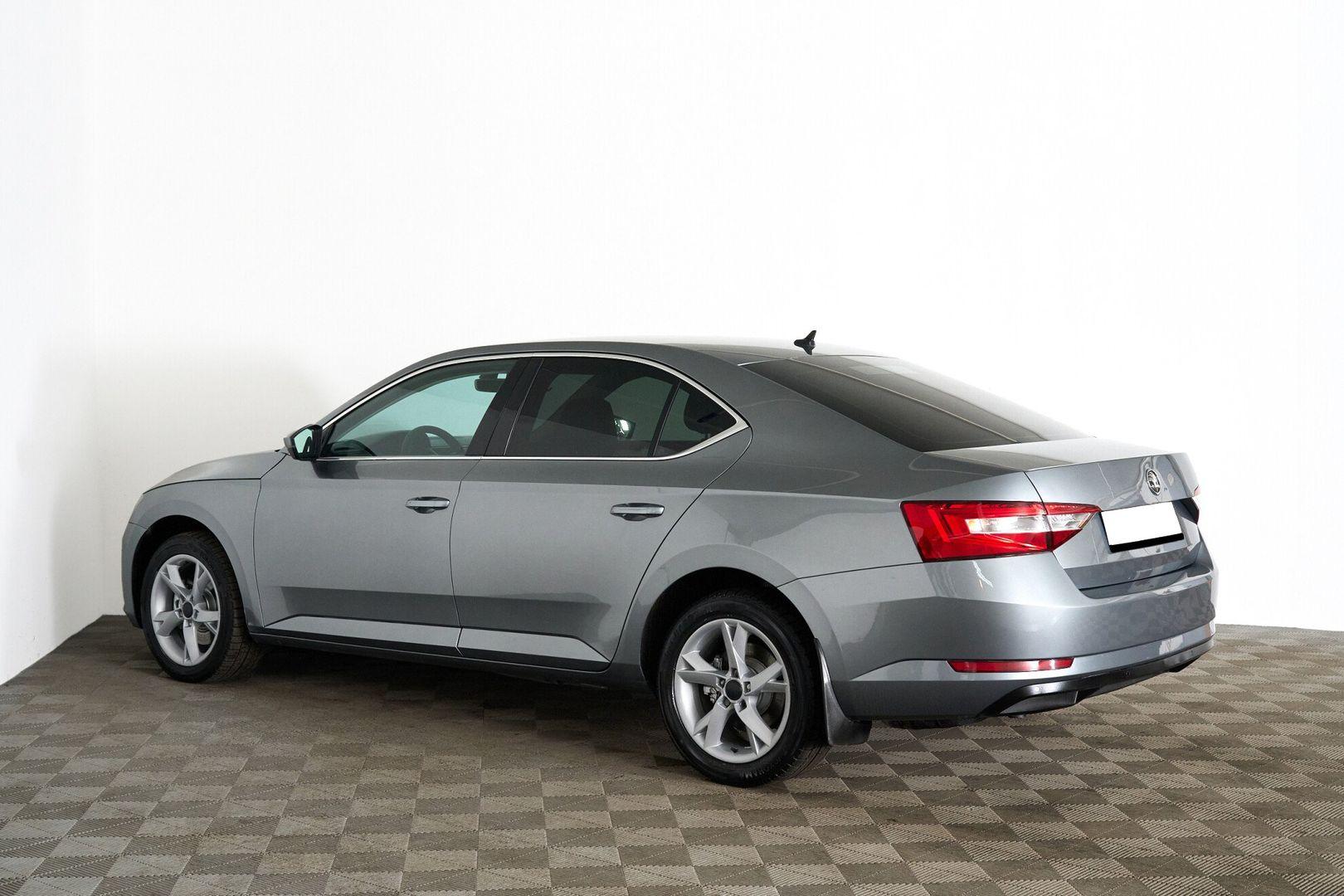 Skoda Superb 2015, серый