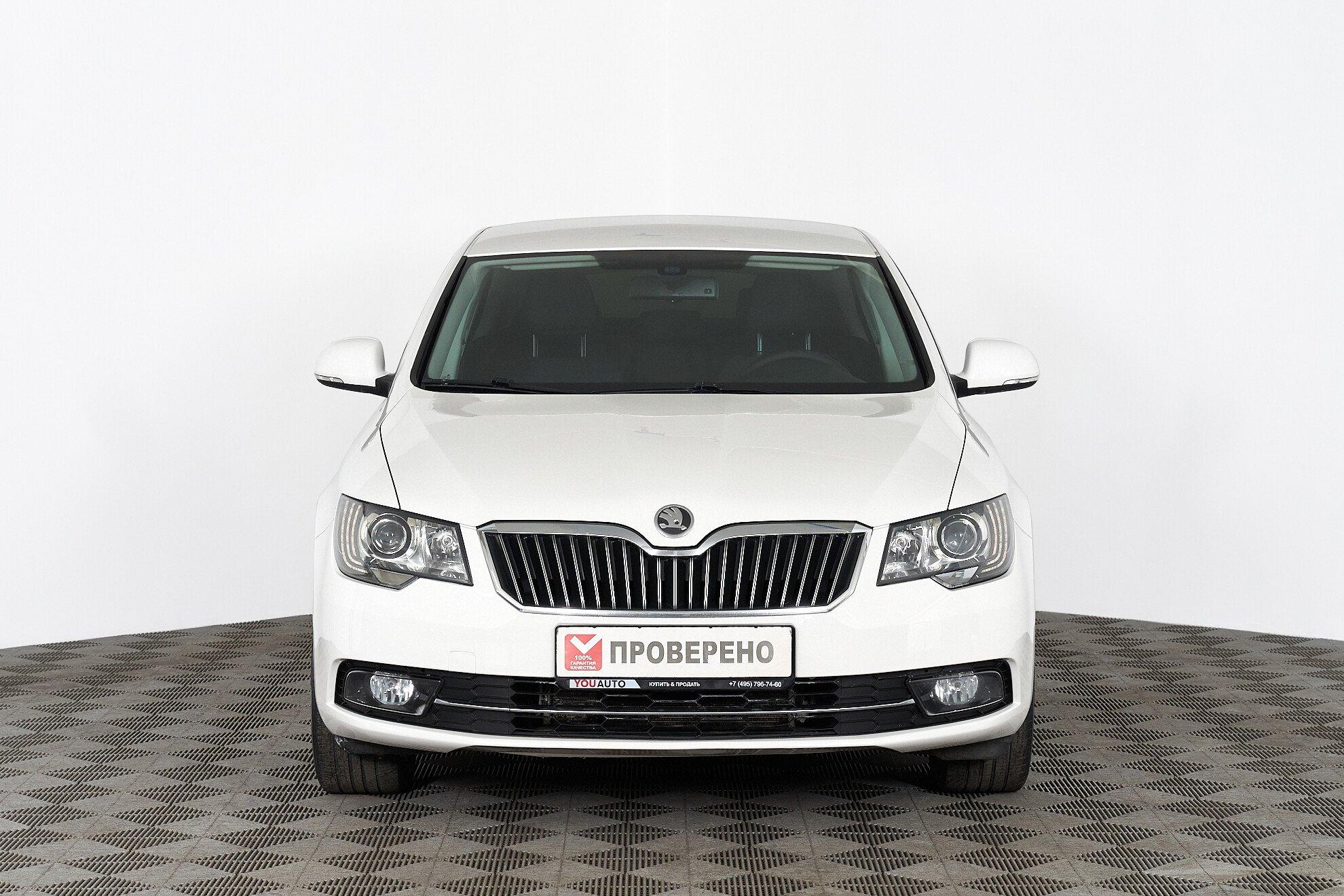 Skoda Superb 2013, белый