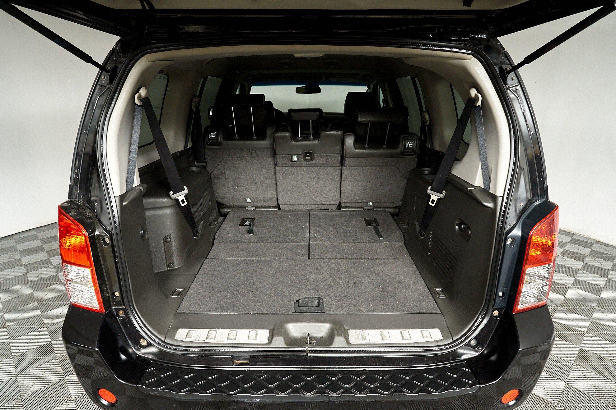 Nissan Pathfinder 2008, черный