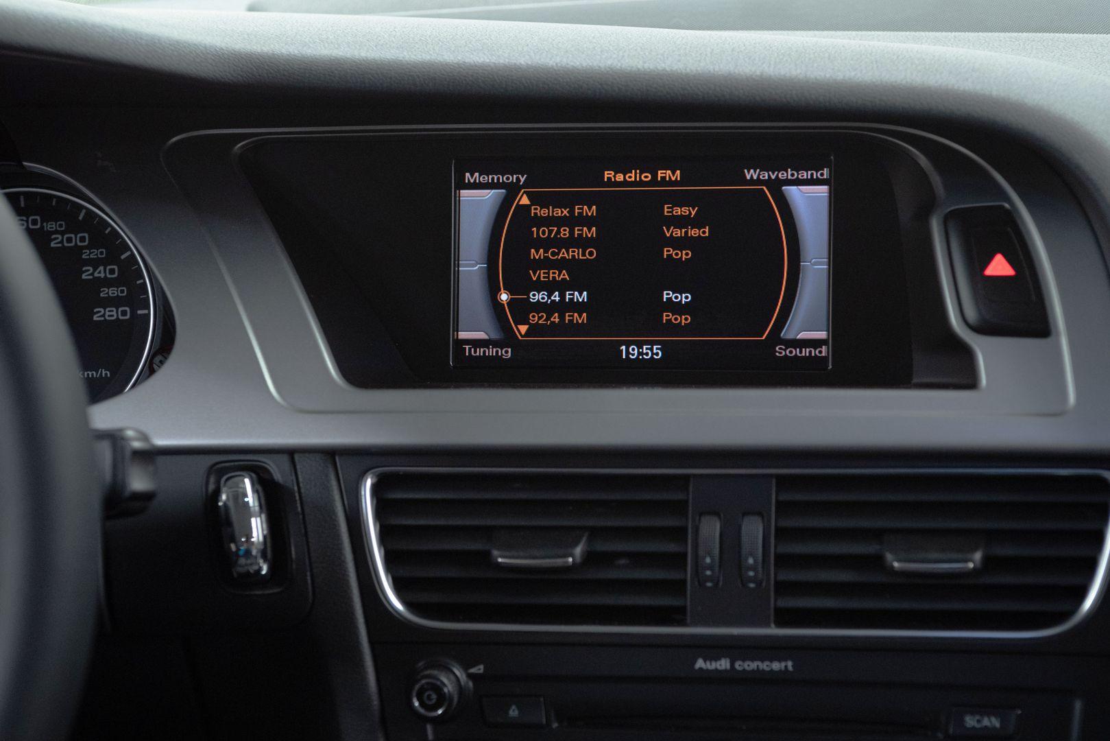 Audi A4 2011, белый