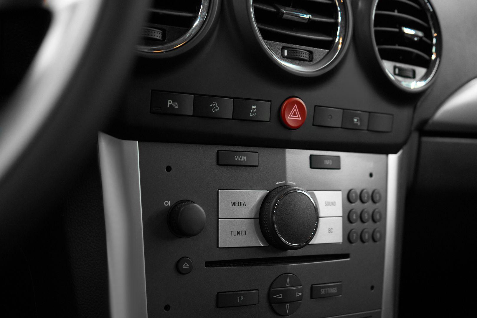 Opel Antara 2014, белый
